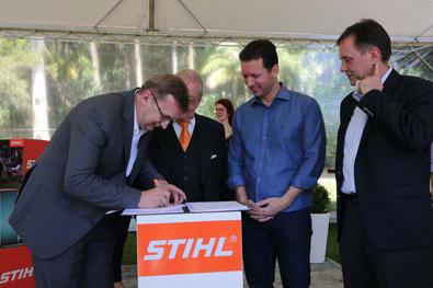 Ato de Entrega de equipamentos doados pela Stihl Ferramentas a PMPA Local: Winge Floricultura