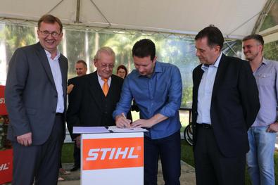Ato de Entrega de equipamentos doados pela Stihl Ferramentas a PMPA Local: Winge Floricultura