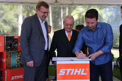 Ato de Entrega de equipamentos doados pela Stihl Ferramentas a PMPA Local: Winge Floricultura