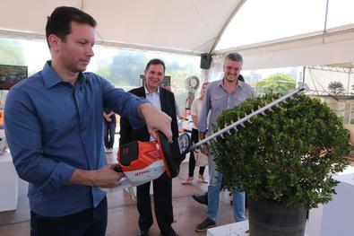 Ato de Entrega de equipamentos doados pela Stihl Ferramentas a PMPA Local: Winge Floricultura
