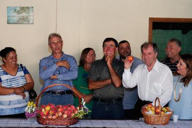 Abertura da colheita da 33º Festa do Pêssego do Município de Porto Alegre 