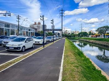 Avenida Ipiranga, sentido centro-bairro, esquina com a rua São Manoel