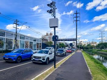 avenida Ipiranga, sentido bairro-centro, esquina com a rua Silva Só